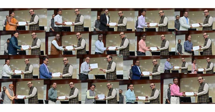 ई-ऑफिस में उत्कृष्ट प्रदर्शन: मुख्य सचिव विकासशील ने अधिकारी-कर्मचारियों को किया सम्मानित