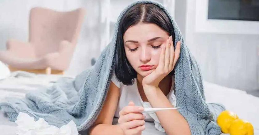 मौसम बदलते ही क्यों बढ़ जाता है वायरल बुखार का खतरा?