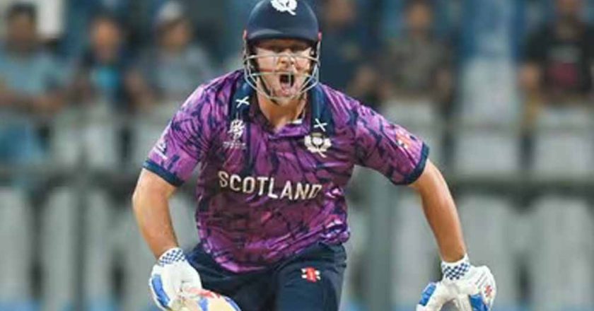 मैदान पर आपा खो बैठे जॉर्ज मुन्से, हेलमेट फेंकने के मामले में ICC ने लगाई फटकार