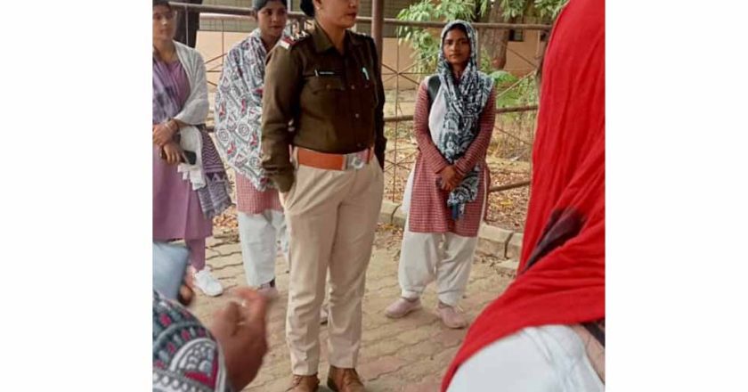 इंदिरा कॉलेज में चला ‘अभिमन्यु/सृजन/सम्मान’ अभियान, बालिकाओं को किया जागरूक