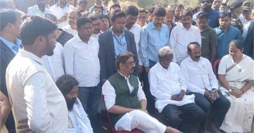 पंचतत्व में विलीन हुए चंपई सोरेन के पोते, अंतिम विदाई में शामिल हुए CM हेमंत सोरेन; गांव में शोक की लहर