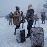 पहाड़ों में बदला मिजाज, गर्मी के बीच बारिश और बर्फबारी के संकेत