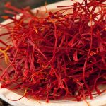 कश्मीर में केसर उत्पादन में गिरावट, किसानों ने सोलर पंप लगाने की उठाई मांग