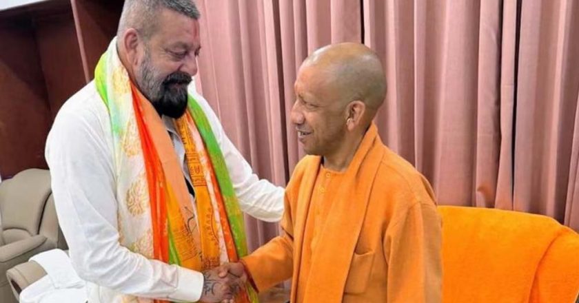 सीएम योगी से संजय दत्त की मुलाकात, रोड शो में गूंजे जय श्रीराम के नारे