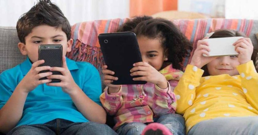 ऑस्ट्रेलिया के बाद यूरोप में सख्ती, स्पेन और ग्रीस में बच्चों के लिए सोशल मीडिया बैन की तैयारी