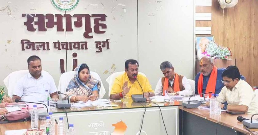 दुर्ग जिला पंचायत की बैठक में 16 पंचायत सचिव नदारद, सीईओ ने दिए वेतन काटने का आदेश