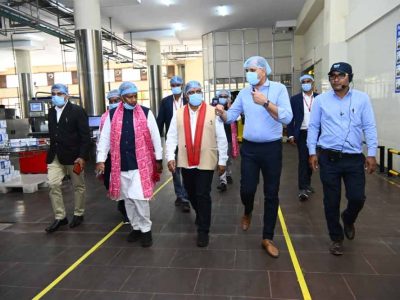 उपमुख्यमंत्री विजय शर्मा और वन मंत्री केदार कश्यप ने किया आधुनिक डेयरियों का निरीक्षण, पशुपालकों-बिहान दीदियों से संवाद