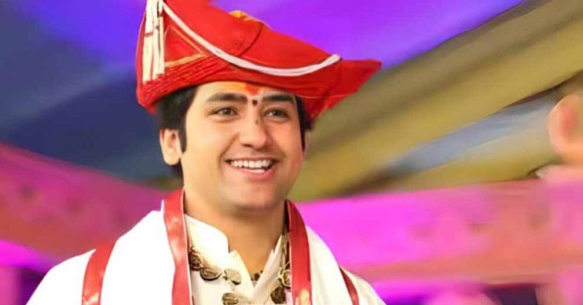 धीरेंद्र शास्त्री का संदेश: ‘माला के साथ भाला भी जरूरी, मठों से निकलकर धर्म की रक्षा करेंगे’