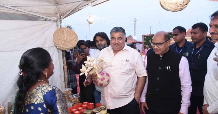 त्रिवेणी संगम पर राजिम कुंभ कल्प 2026 की तैयारियां, मंत्री राजेश अग्रवाल ने संतों से संवाद किया