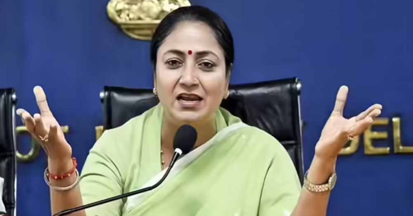 दिल्ली में बेटियों को बड़ा तोहफा, लखपति बनाएगी रेखा गुप्ता सरकार