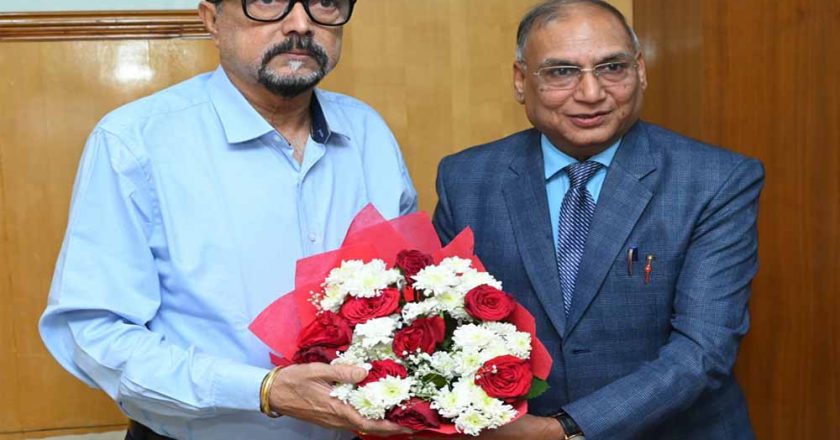 राज्यपाल  रमेन डेका से राज्य उपभोक्ता विवाद प्रतितोष आयोग के अध्यक्ष  चौरड़िया ने की सौजन्य भेंट