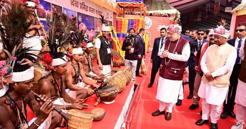 अमित शाह ने देखा बस्तर की जनजातीय विरासत का वैभव, विजेता दलों से मिलकर बढ़ाया उत्साह