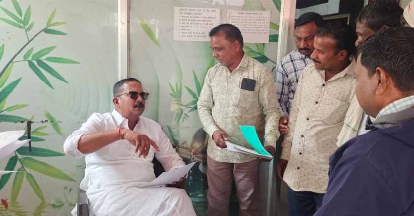 देश के अनोखे और अकेले विधायक, जो हर मंगलवार जनता की समस्याएँ सुनते हैं