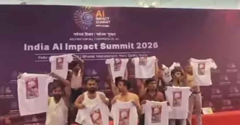 AI समिट में यूथ कांग्रेस का हंगामा, शर्टलेस होकर PM के खिलाफ नारेबाजी, कई कार्यकर्ता गिरफ्तार