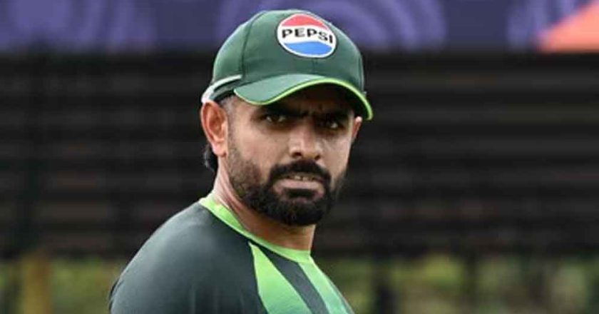 बाबर आज़म पर बढ़ी आलोचना, संकट की घड़ी में रवि शास्त्री और रिकी पोंटिंग बने संबल