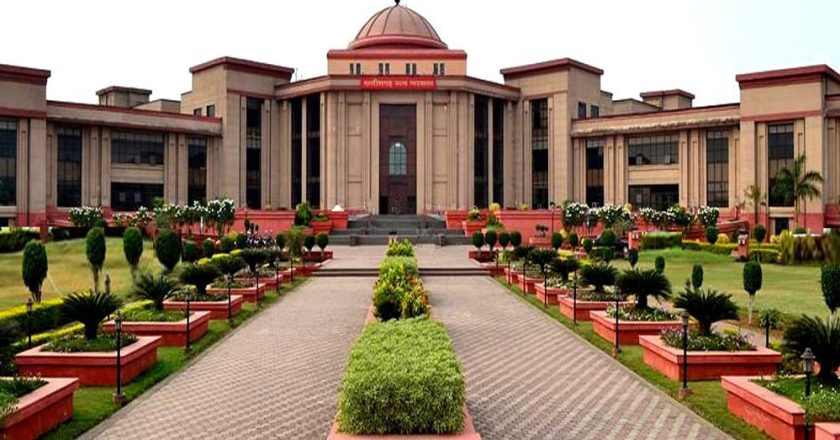 CG हाई कोर्ट का बड़ा फैसला: बिना अनुमति स्कूल में घुसना घर में घुसपैठ के बराबर अपराध