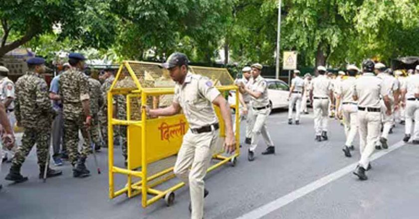 दिल्ली में हाई अलर्ट: हर गाड़ी पर निगरानी, किरायेदारों की पहचान भी कड़ी