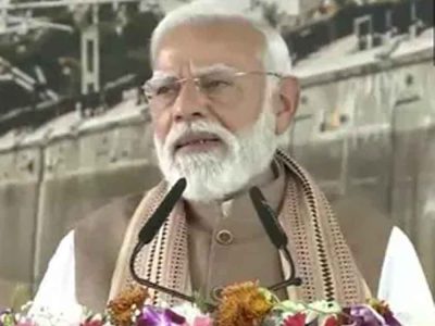 पीएम मोदी का एआई सम्मेलन में तंज: “कांग्रेस पहले से नंगी, कपड़े उतारने की क्या जरूरत”