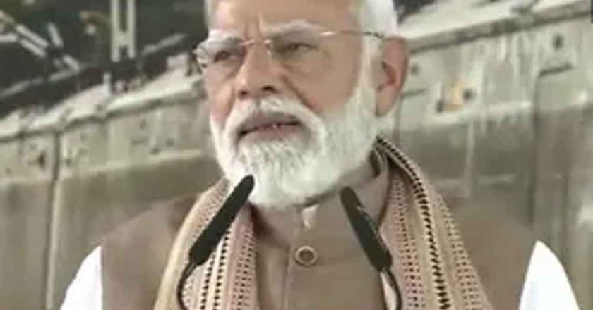 पीएम मोदी का एआई सम्मेलन में तंज: “कांग्रेस पहले से नंगी, कपड़े उतारने की क्या जरूरत”