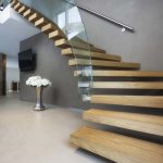 घर की तरक्की का राज: सीढ़ियों के रंग से बदलती किस्मत!