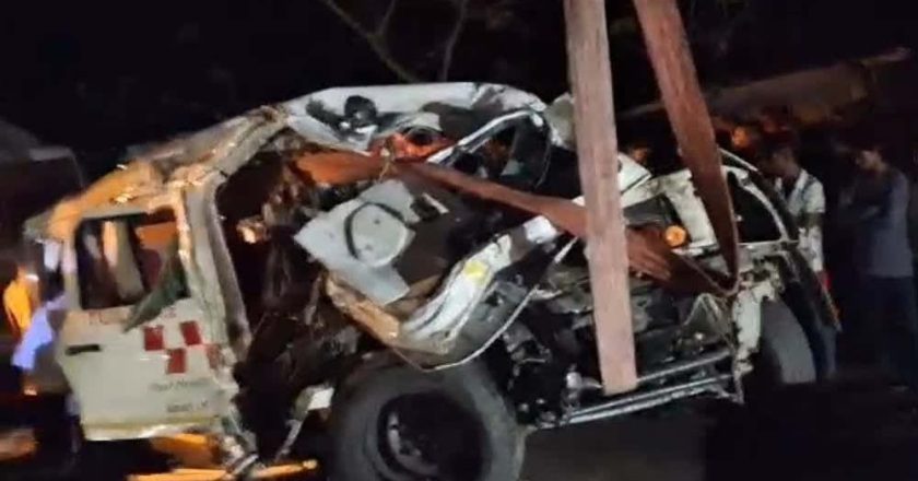 असम में एम्बुलेंस और ट्रक के बीच टक्कर, 6 लोगों की मौत, दो घायल