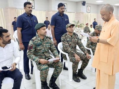 सैनिकों से सीएम योगी ने कहा- ‘बेफिक्र होकर देशसेवा कीजिए, आपके परिवार की सुरक्षा हमारी जिम्मेदारी