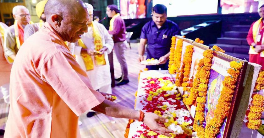 लखनऊ में आयोजित गुरु गोरखनाथ स्वास्थ्य सेवा यात्रा के कार्यकर्ताओं के सम्मान समारोह में सम्मिलित हुए मुख्यमंत्री