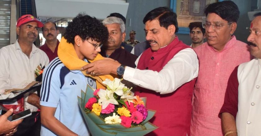 MP की बेटी अनुष्का बनीं टीम इंडिया की शान, CM मोहन यादव और कलेक्टर ने दी बधाई