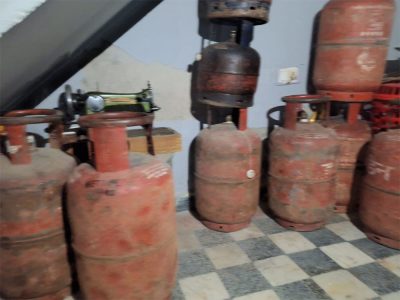 महेंद्रगढ़ के गांव पाली में सीएम फ्लाइंग का छापा: भारी मात्रा में अवैध एलपीजी सिलिंडर बरामद