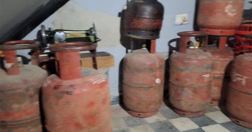 महेंद्रगढ़ के गांव पाली में सीएम फ्लाइंग का छापा: भारी मात्रा में अवैध एलपीजी सिलिंडर बरामद