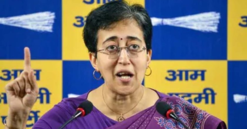 दिल्ली सरकार पर दबाव: आतिशी को चेतावनी, 4 विधायकों का निलंबन रद्द करो वरना…