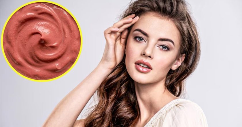 नेचुरल फ्रूट फेसपैक,टमाटर, स्ट्रॉबेरी और अनार से पाएं पार्लर जैसा ग्लो