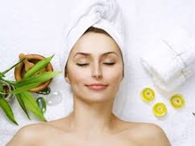 किचन की ये 5 चीजें दिलाएंगी पार्लर जैसा निखार, भूल जाएंगे महंगी क्रीम