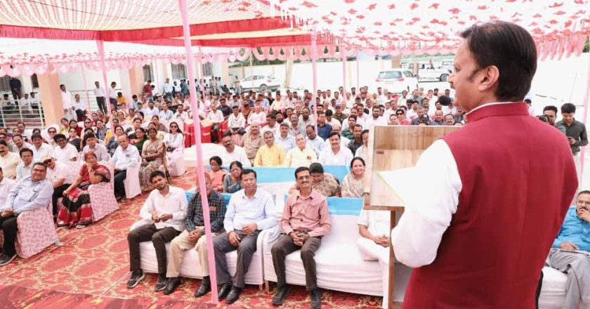 अधोसंरचना विकास के साथ शिक्षा में गुणात्मक विकास आवश्यक – उप मुख्यमंत्री शुक्ल