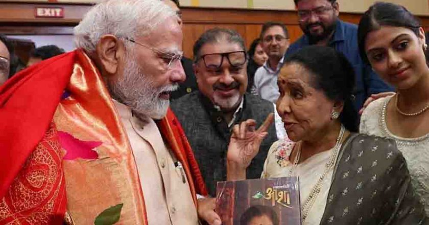 आशा भोसले के निधन की खबरों पर देशभर में शोक, राजनीतिक हस्तियों ने दी श्रद्धांजलि