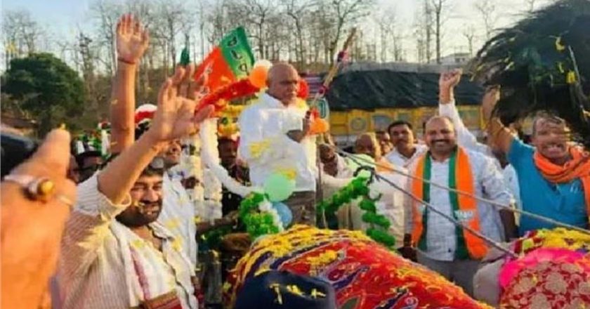 बैतूल विधायक हेमंत खंडेलवाल का अनोखा अंदाज, बैलगाड़ी पर सवार होकर ‘गांव-बस्ती चलो अभियान’ को दी गति