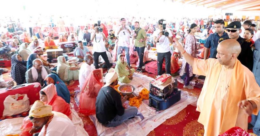योगी सरकार की पहल से 187 जोड़ों का हुआ सामूहिक विवाह, ‘कन्या विवाह सहायता योजना’ से श्रमिक परिवारों को मिला संबल