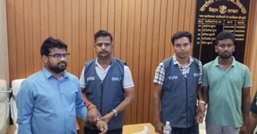 जमुई में बड़ी कार्रवाई: 50 हजार घूस लेते नगर पंचायत अधिकारी रंगे हाथ गिरफ्तार