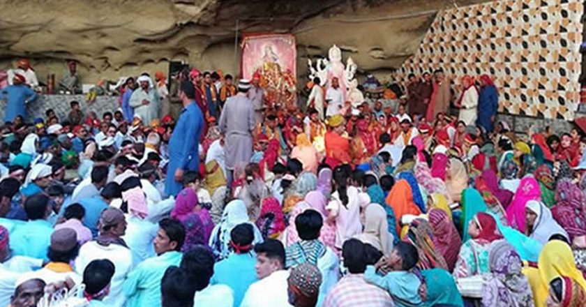 पाकिस्तान में जुटे 3 लाख हिंदू, हिंगलाज मंदिर में मनाया गया उत्सव; जानें इसका इतिहास