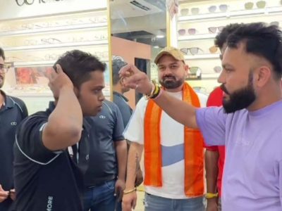 भोपाल-छिंदवाड़ा में लेंसकार्ट शोरूम पर बजरंग दल का प्रदर्शन, कर्मचारियों को तिलक और कलाई पर कलावा बांधा