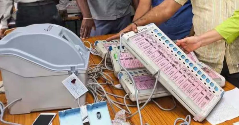 EVM के बटन पर गोंद या परफ्यूम लगाने पर होगी सख्त कार्रवाई, बंगाल चुनाव से पहले EC का अलर्ट
