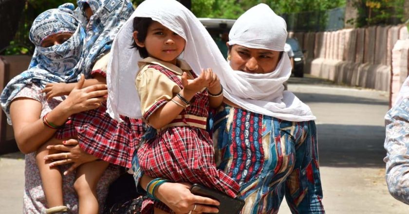 एमपी में भीषण गर्मी से परेशान बच्चों के लिए स्कूलों की छुट्टी का प्रस्ताव, कलेक्टर की मंजूरी का इंतजार!