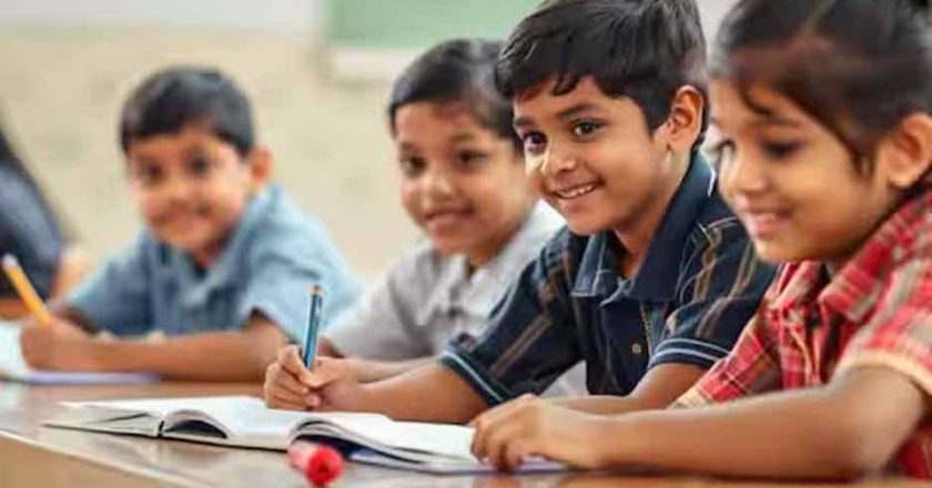 योगी सरकार में चाइल्ड हेल्पलाइन 1098 का कमाल: 26 हजार शिकायतों का समाधान, गुमशुदा बच्चों को मिलाया परिवार से