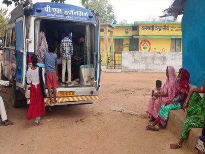 ​वनांचलों की ‘संजीवनी’ बनी मोबाइल मेडिकल यूनिट: साढ़े तीन माह में 2000 से अधिक ग्रामीणों का हुआ निःशुल्क उपचार