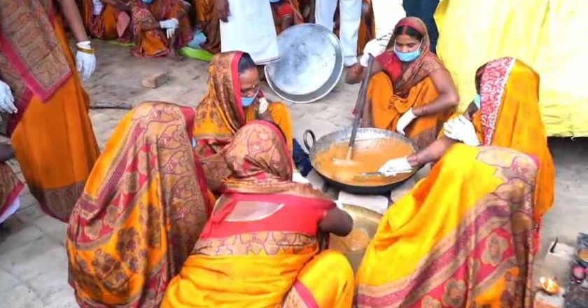 बस्ती का ‘राम जी पेड़ा’ देश-विदेश में धूम, मुस्लिम महिलाएं बना रहीं देसी मिठाई