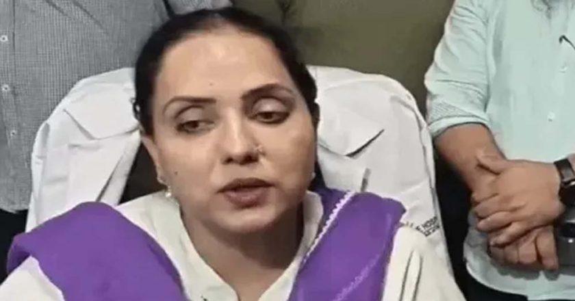 हेल्थ कार्ड से इलाज करने पर अस्पताल का इन्कार,  AAP नेता और विधायक पहुंचीं, बच्चा दूसरी जगह रेफर