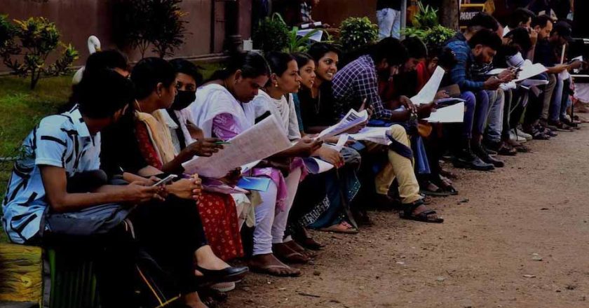 केंद्र सरकार की योजना से युवाओं को हर महीने 5000 रुपये और फ्री ट्रेनिंग का लाभ