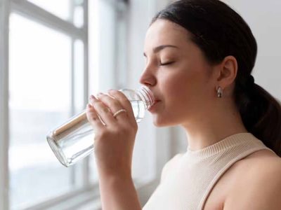 शरीर के वजन के अनुसार दैनिक जल आवश्यकता कैसे निर्धारित करें