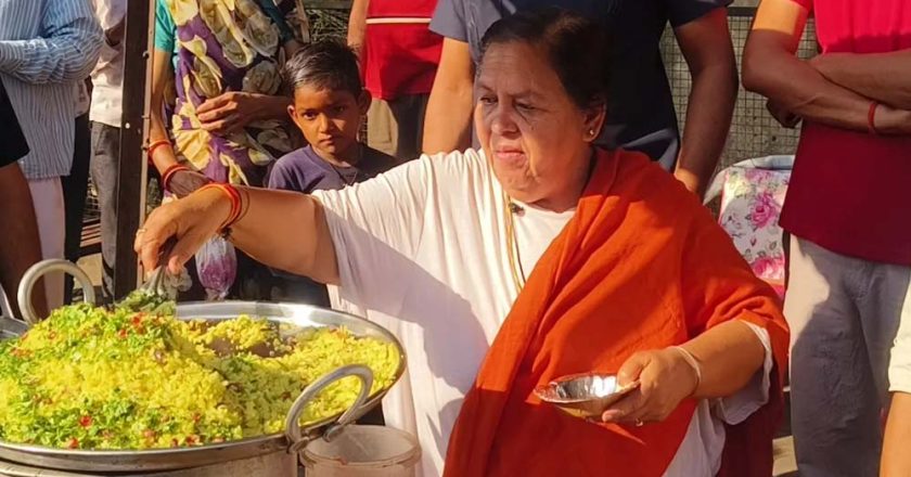उमा भारती हाथठेला वालों के समर्थन में उतरीं, बंगले के सामने पोहा-जलेबी की दुकान लगाकर प्रशासन से की अपील