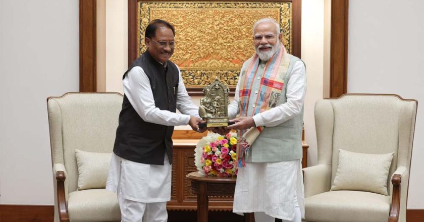 बस्तर 2.0 की शुरुआत: मुख्यमंत्री साय ने पीएम मोदी को दिया आमंत्रण, विकास का ब्लूप्रिंट सौंपा